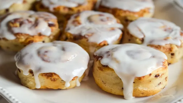 can i put cinnamon rolls in the air fryer