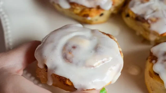 can you put cinnamon rolls in the air fryer