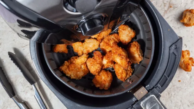 can you put water in airfryer