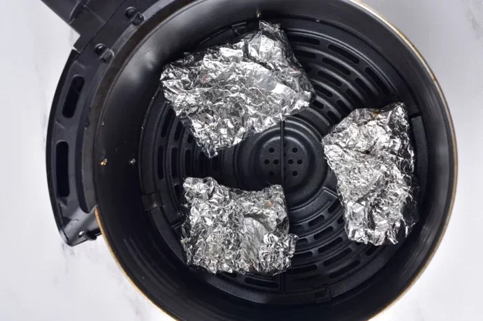 Can I Put Tin Foil in Air Fryer